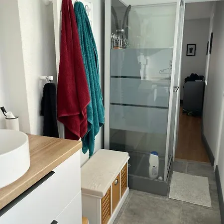 70m2 Dans Maison Avec Jardin *