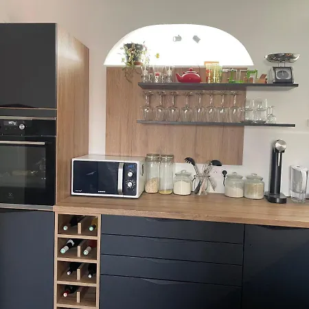 70m2 Dans Maison Avec Jardin *